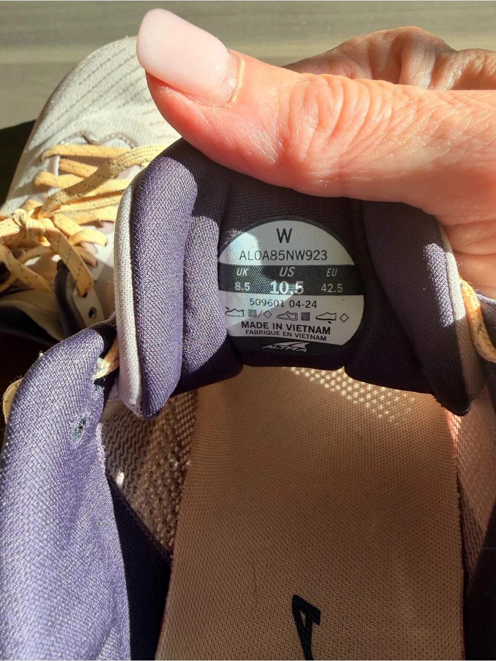 Altra Women’s Experience Flow Runnin Shoes - Dusty rose tan with eggplant Accent